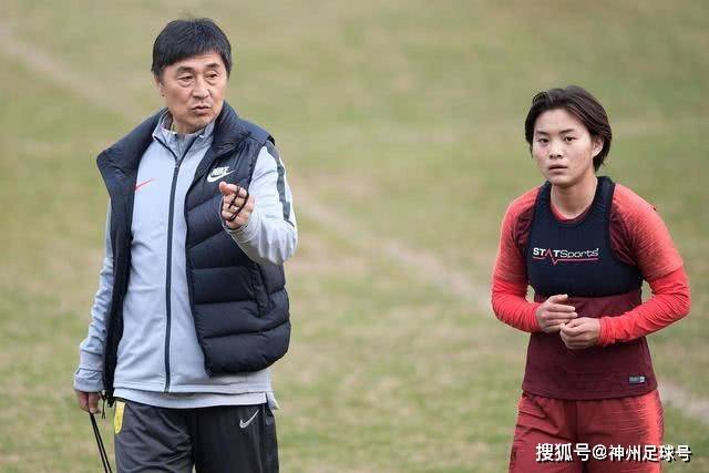 雷迪克淡化外界热点关注：湖人专注于自我发展